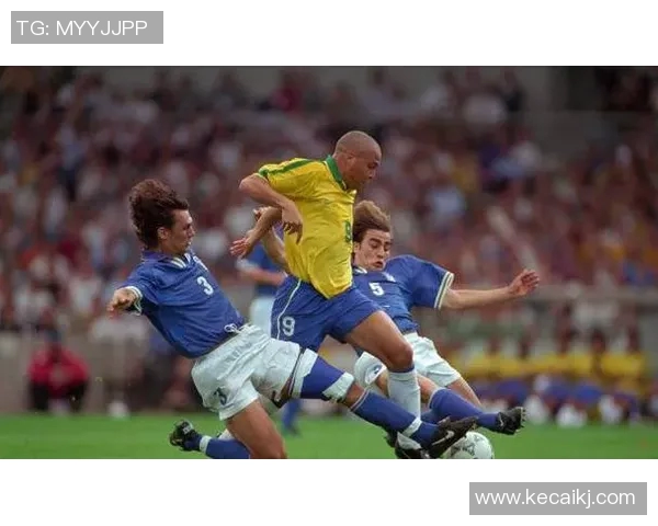 小罗纳尔多：足球场上的魔术师与传奇人生的精彩瞬间