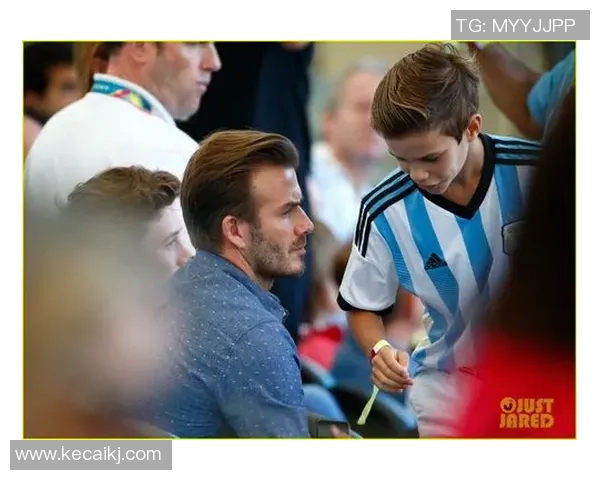 朗朗与足球明星亲密合影展现运动与音乐的完美融合