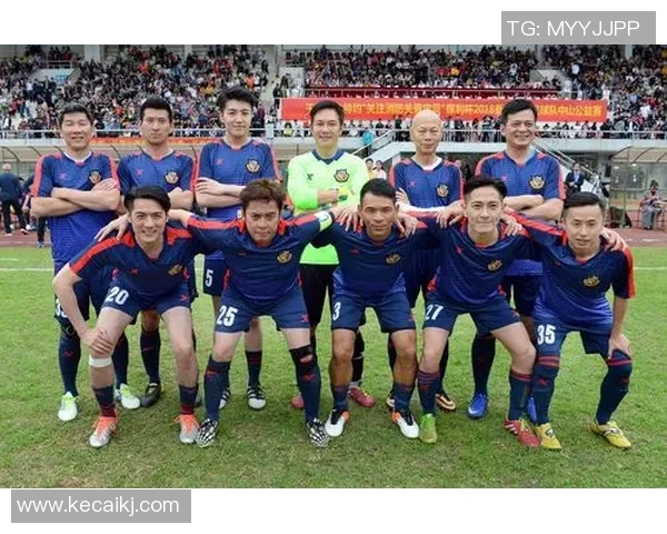 足球明星世纪合影男士照片展现传奇瞬间与辉煌岁月