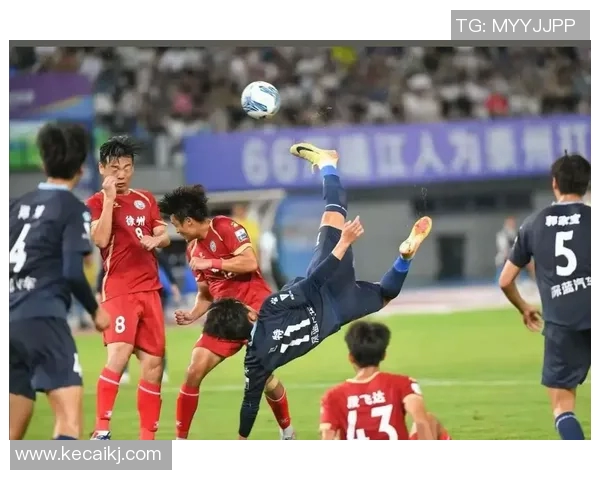 中国足球明星帅气风采大赏展现球场魅力与青春活力的精彩瞬间