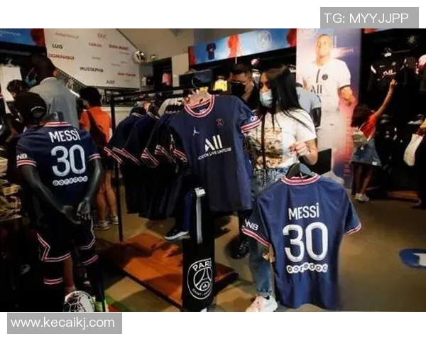 梅西退役消息引发热议球迷们对这位足球巨星的未来充满期待